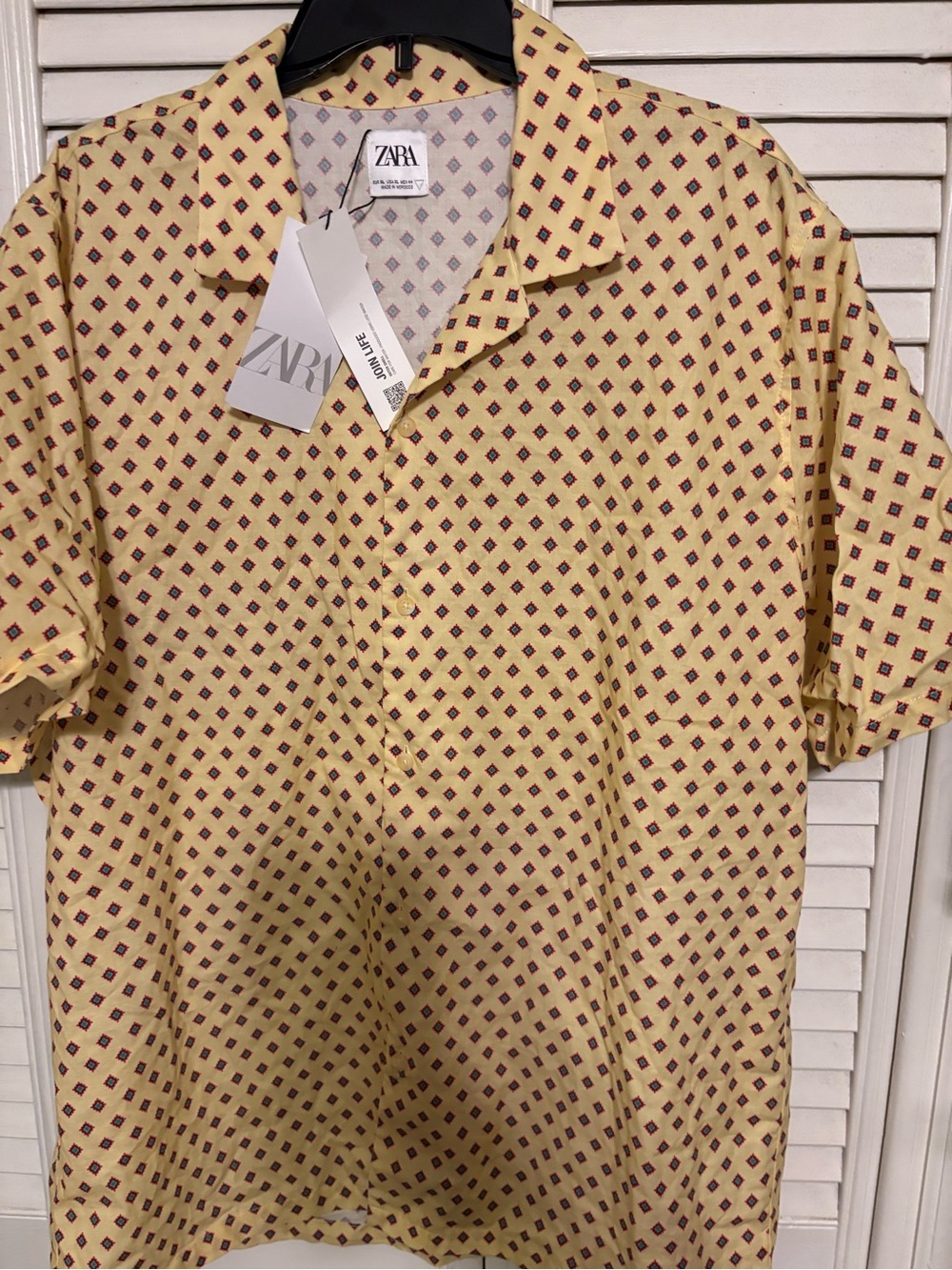 ZARA Men’s Yellow Short-Sleeve Diamond Print Button-Down Shirt size large